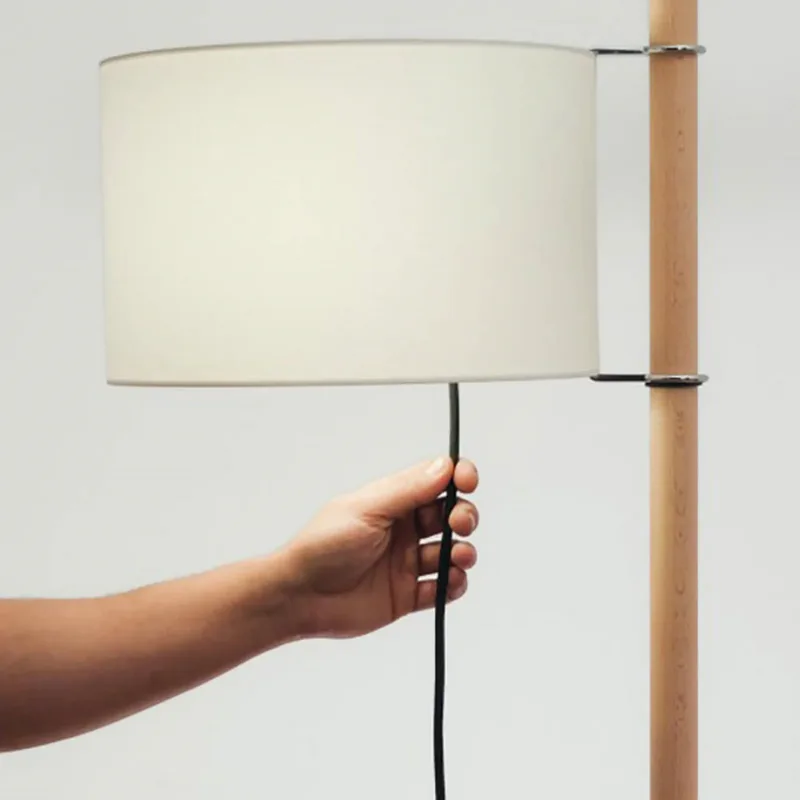 TMM Vloerlamp Oak/White Met diffuser - Santa & Cole - Woonkamer - Hout från Santa & Cole – produktbild