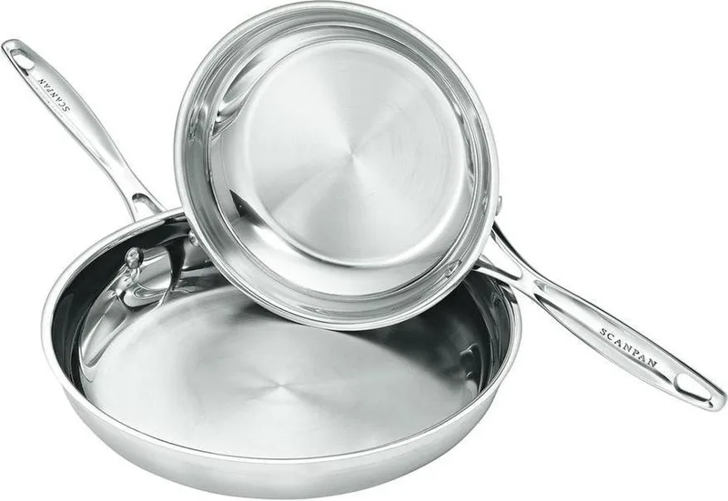 Set van 2 koekenpannen - Impact - 20 en 28 cm. Geschikt voor alle warmtebronnen ( incl. inductie ) PFAS-VRIJ von Scanpan in Zilver – Produktfoto