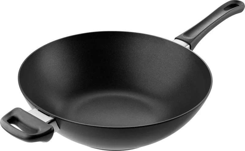 Wokpan Classic Induction ø 32cm - geschikt voor alle warmtebronnen - standaard anti-aanbaklaag by Scanpan in Zwart – product photo