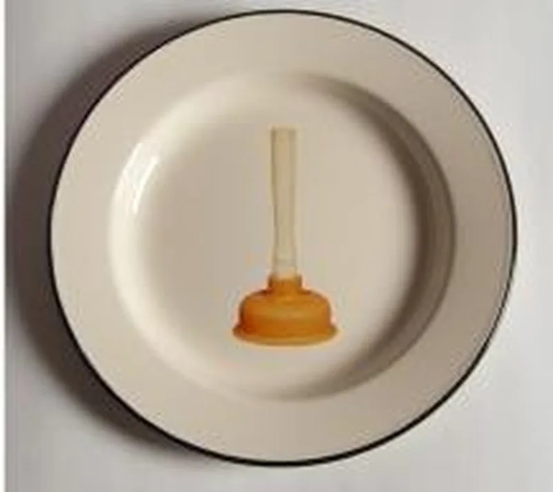 2ST Emaille borden van Seletti met ontstopper 'Toiletpaper' plate by Seletti in Beige – product photo