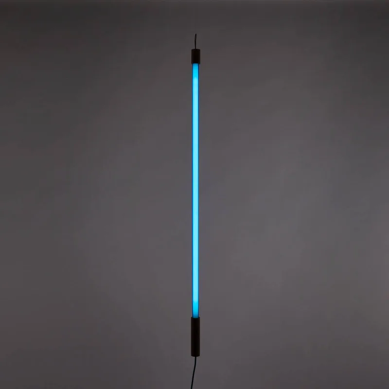 LED lamp Linea, blauw, houten details, universeel von Seletti in Blauw, hel hout – Produktfoto