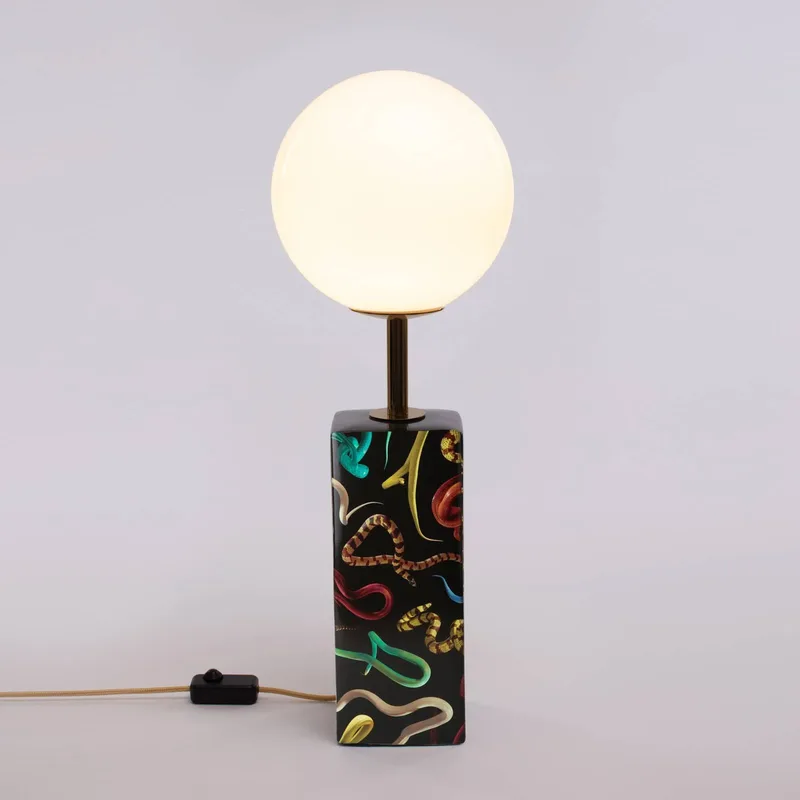 LED tafellamp Toiletpaper met slangenmotief by Seletti in Zwart, meerkleurig, opaal – product photo