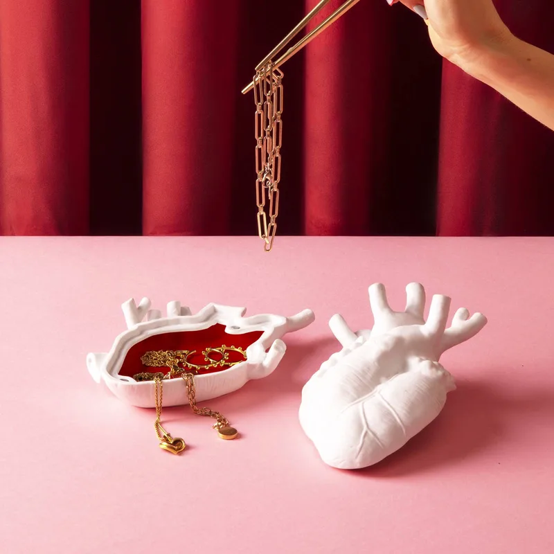 Love in Bloom Liefde in een doosje, wit, porselein, fluweel by Seletti in Wit, rood – product photo