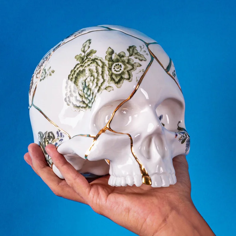 Sculptuur Kintsugi Schedel, wit, porselein, goud by Seletti in Wit, goud, kleurrijk – product photo