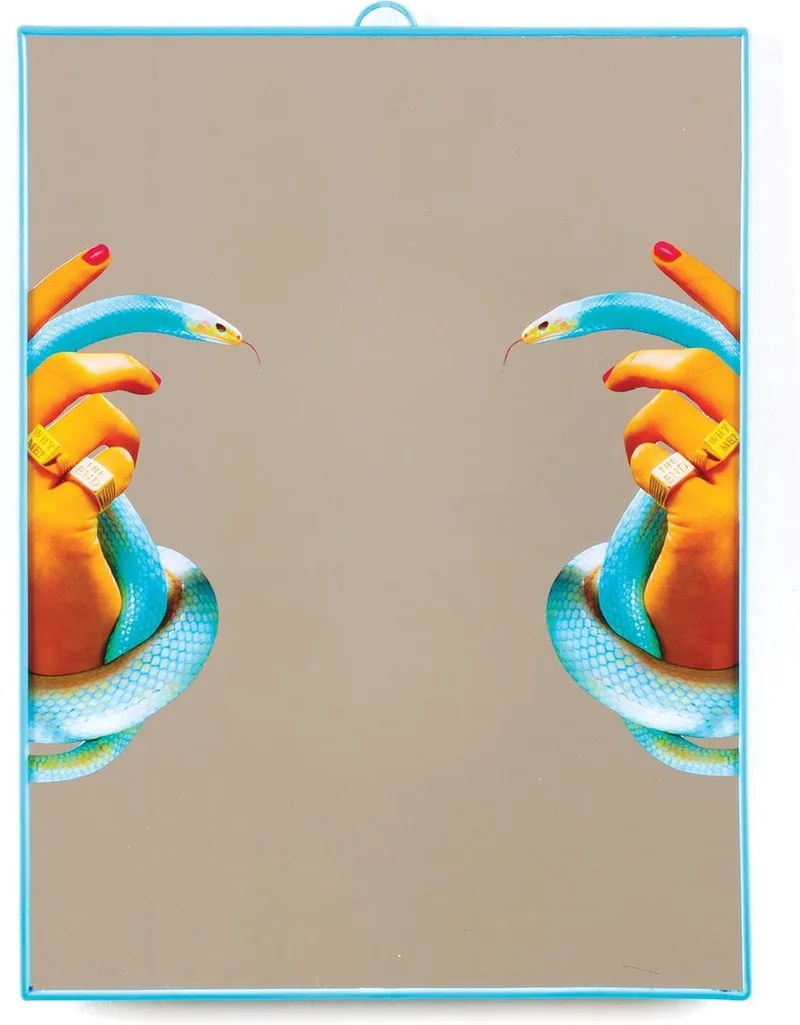 Toiletpaper Spiegel Large Hands With Snakes van Seletti in Multi – productfoto