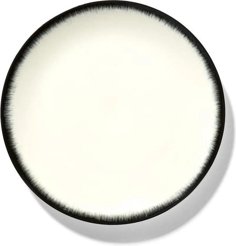 Ann Demeulemeester Dé bord D24cm off white/black var3 by Serax in WIT – product photo