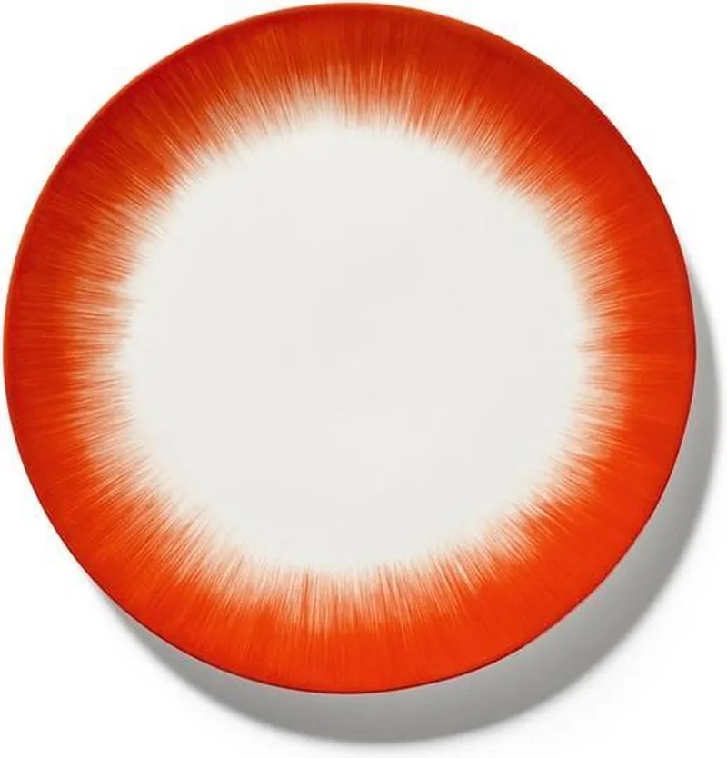 Ann Demeulemeester Dé bord D28cm off white/red var5 by Serax in ROOD – product photo