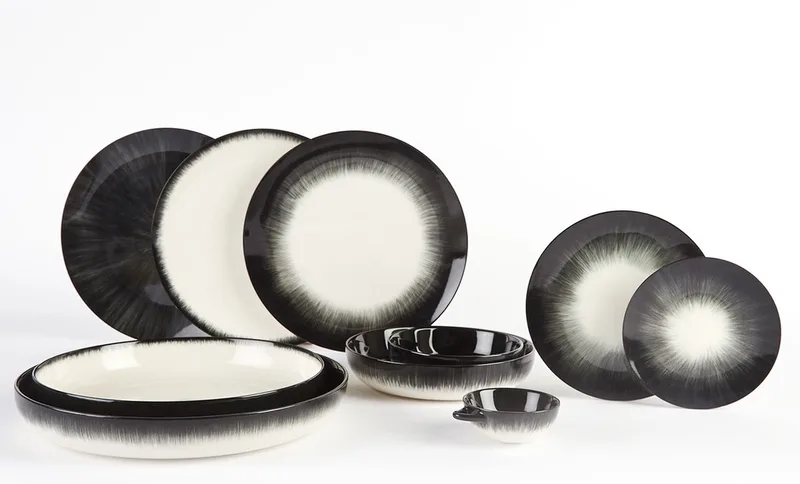 Dé Tableware by Ann Demeulemeester - Diep bordje Variatie B - Ø18,5 - 2 stuks by Serax in Off-white / Black – product photo