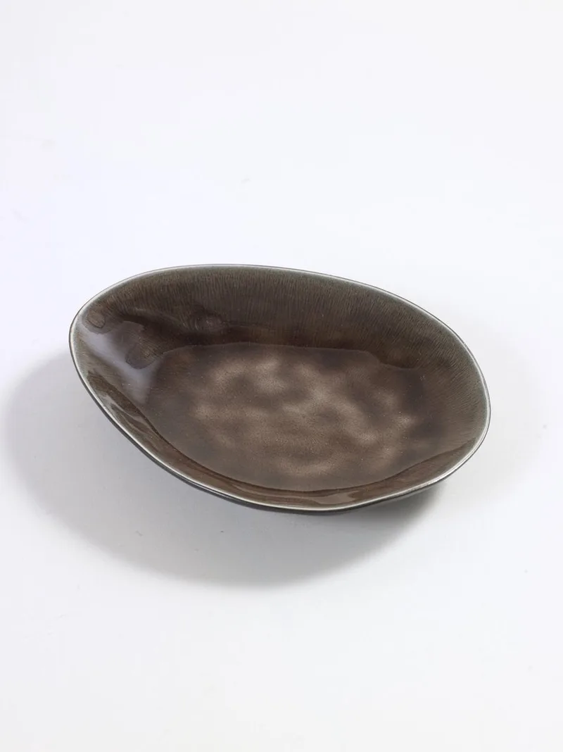Pascale Naessens Pure - Ovaal Bord S - Bruin - 4 stuks by Serax in Zwart – product photo