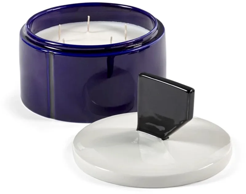 Plan C Candela 01 geurkaars D17cm H16cm / zwart von Serax in Blau – Produktfoto