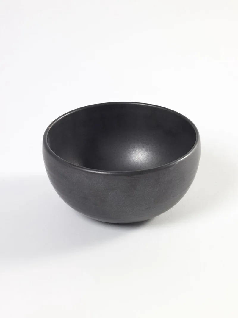 Pure by Pascale Naessens Kom - Small - Ø 14.5 x H7 - Zwart - 1 stuk by Serax in Mat zwart, Met neiging naar donkergrijs – product photo