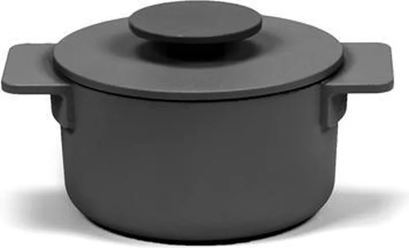 SURFACE POT ENAMEL CAST IRON D12 - 0,5L by Serax in Zwart – product photo