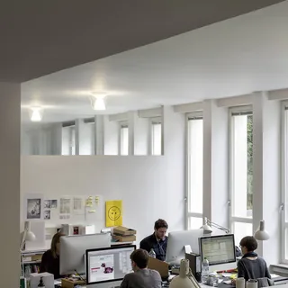 Mondgeblazen LED Designer-plafondlamp bijlage by Serien Lighting in Helder, Opaal – product photo 4 of 4
