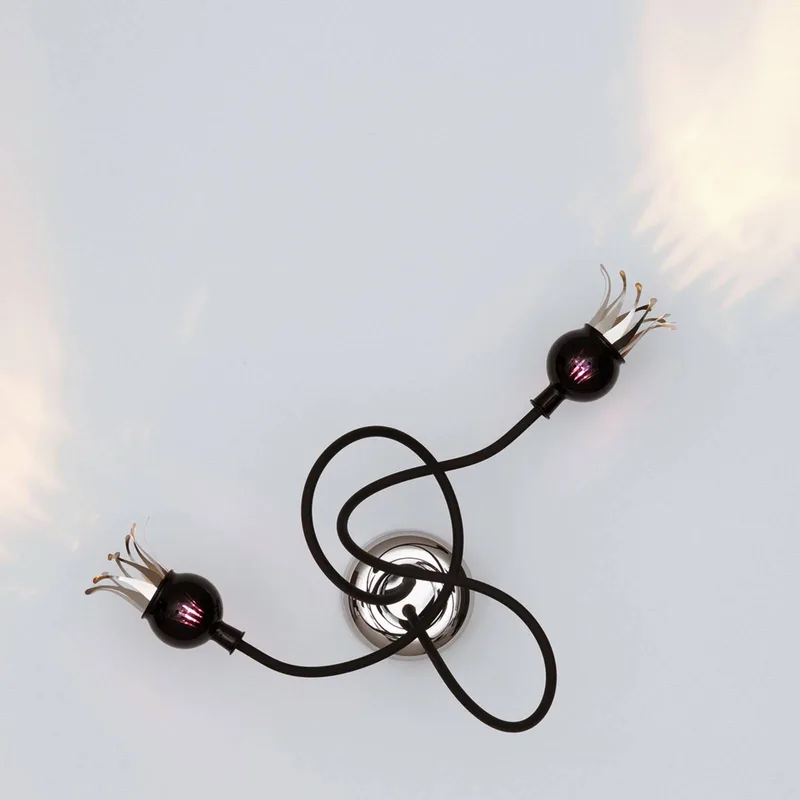 Poppy - Design wandlamp met speciale effecten by Serien Lighting in Black, Zwart-paars – product photo 2 of 2