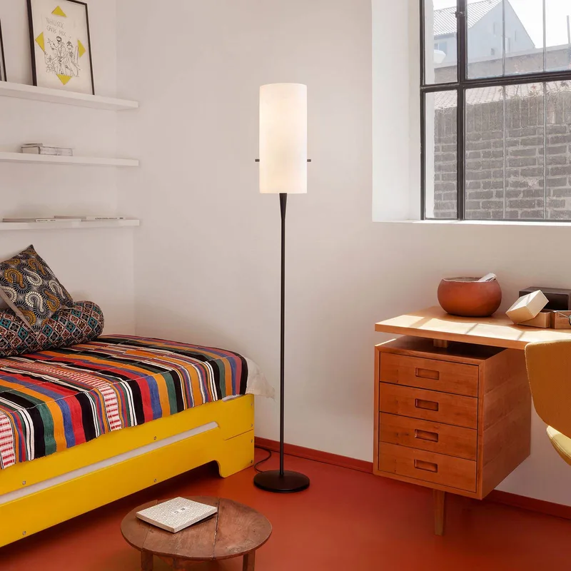 Club M LED-gulvlampe, sort fra Serien Lighting i Sort, Hvid – produktbillede 2 af 2