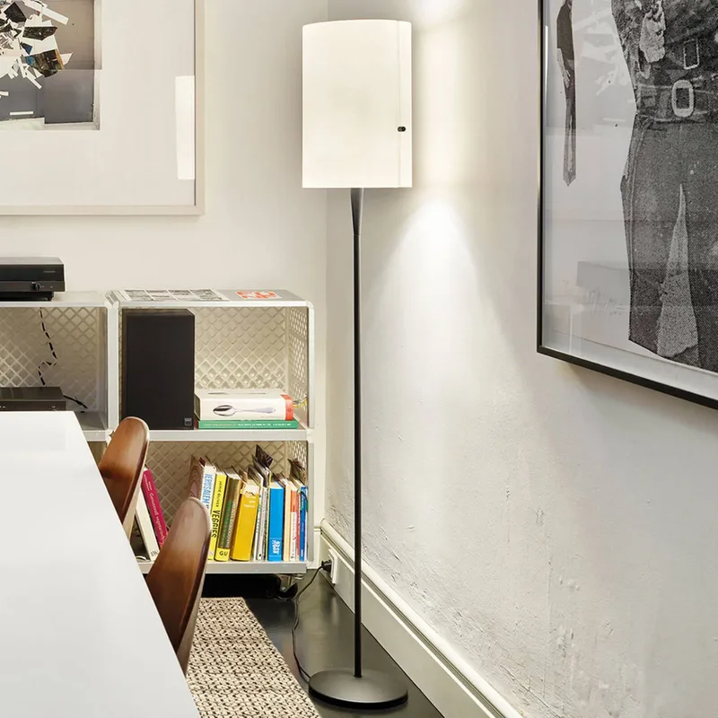 serien.lighting Club S LED vloerlamp, zwart by Serien Lighting in Black, White – product photo