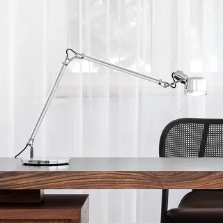 serien.lighting Job Table LED tafellamp met voet de Serien Lighting en Roestvrijstaal gepolijst, Transparent – photo du produit 3 sur 5