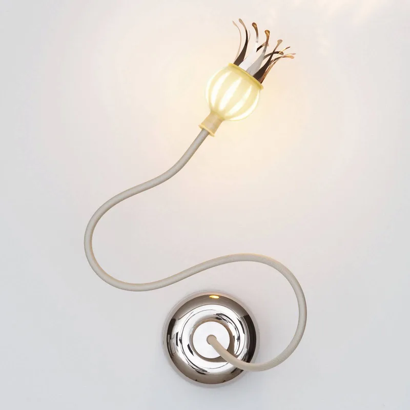 Wandlamp Poppy met bloeiende bloemblaadjes van Serien Lighting in Beige, Keramiek – productfoto