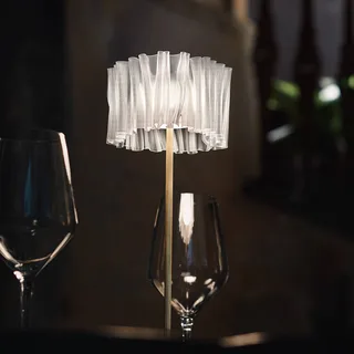 Accordéon Battery bordlampe, Prisma/hvid fra Slamp i Hvid, Wit-transparant, Messing – produktbillede 2 af 3