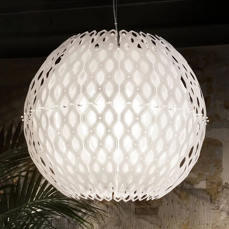 Charlotte Globe pendellampe i hvid fra Slamp i Hvid – produktbillede