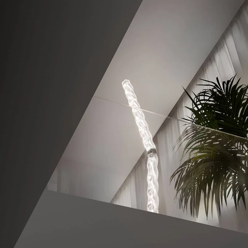 Hugo Floor LED design vloerlamp prisma by Slamp in Transparent – product photo 4 of 5