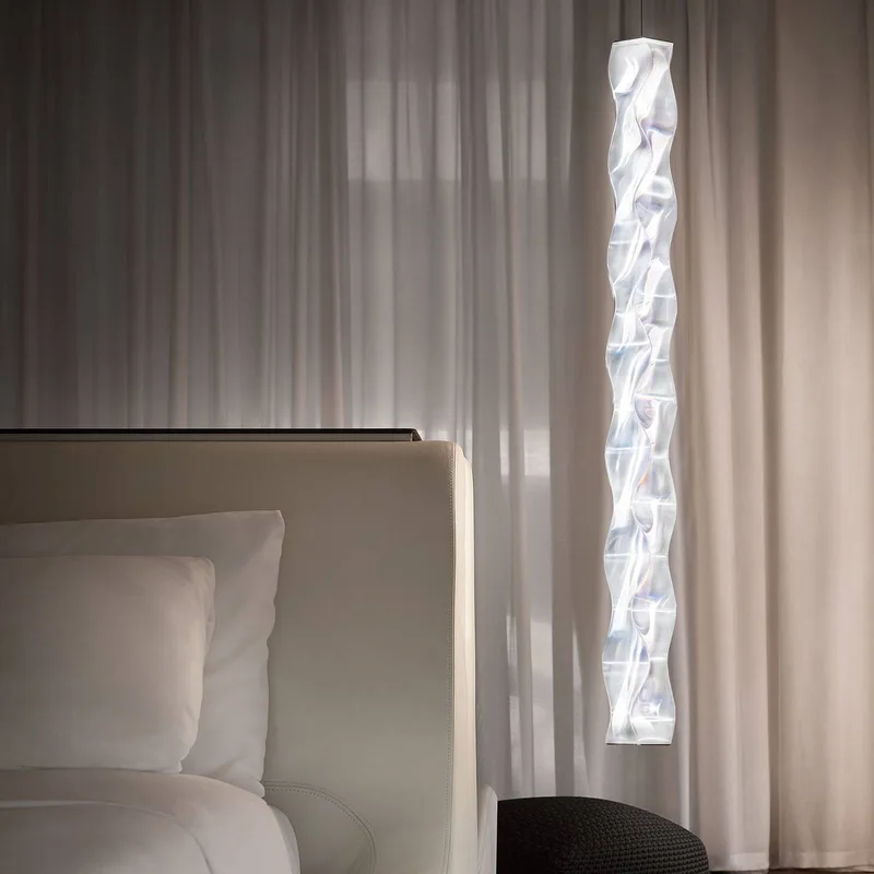Hugo verticale LED hanglamp prisma by Slamp in Transparent – product photo