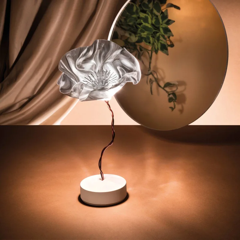 Lafleur LED tafellamp, accu, prisma by Slamp in Transparent, Mat wit, Copper – product photo 2 of 5