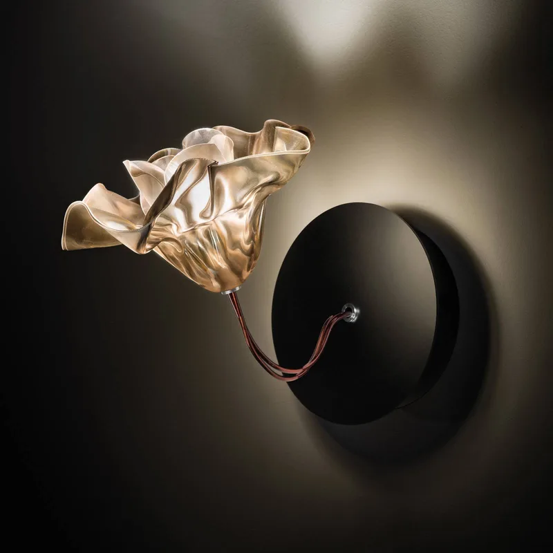 LaFleur LED wandlamp, fluweel van Slamp in Zwart, Goud, Koper – productfoto 3 van 5
