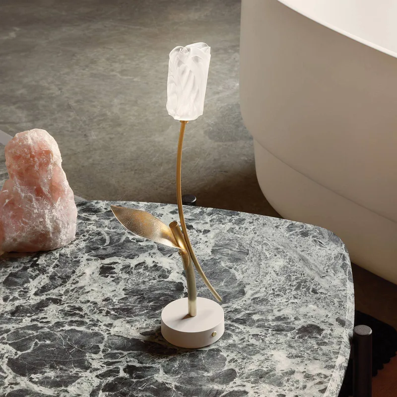 LED tafellamp Tulip, witte voet by Slamp in Gold, White – product photo