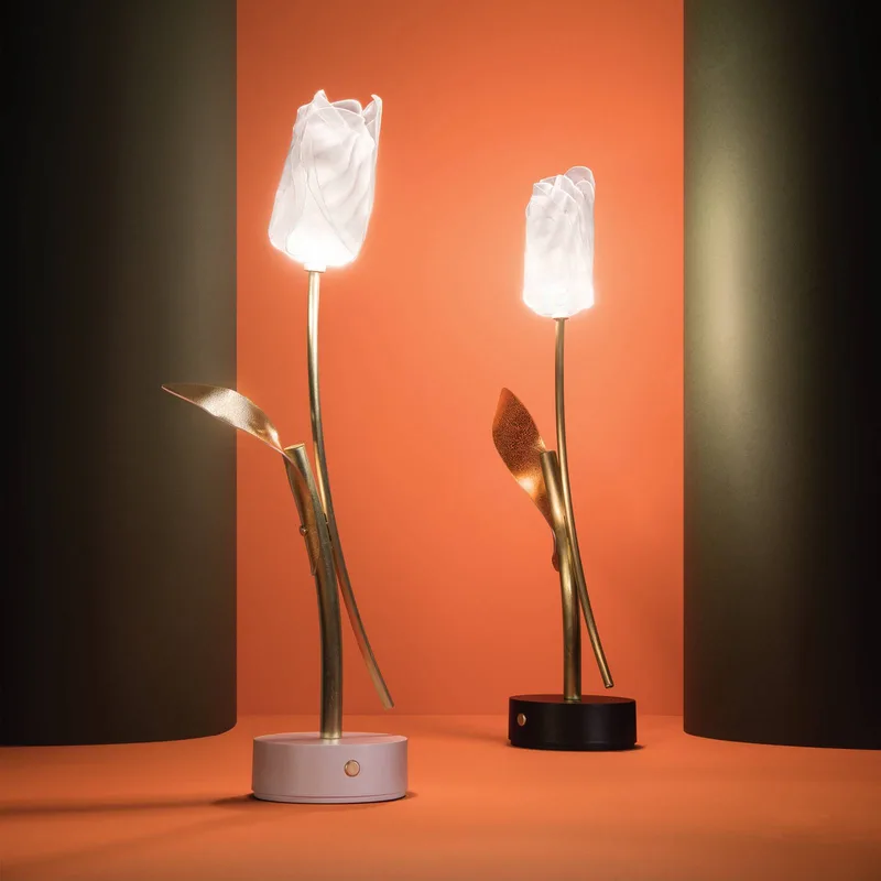 LED tafellamp Tulip, zwarte voet van Slamp in Goud, Zwart – productfoto 4 van 4