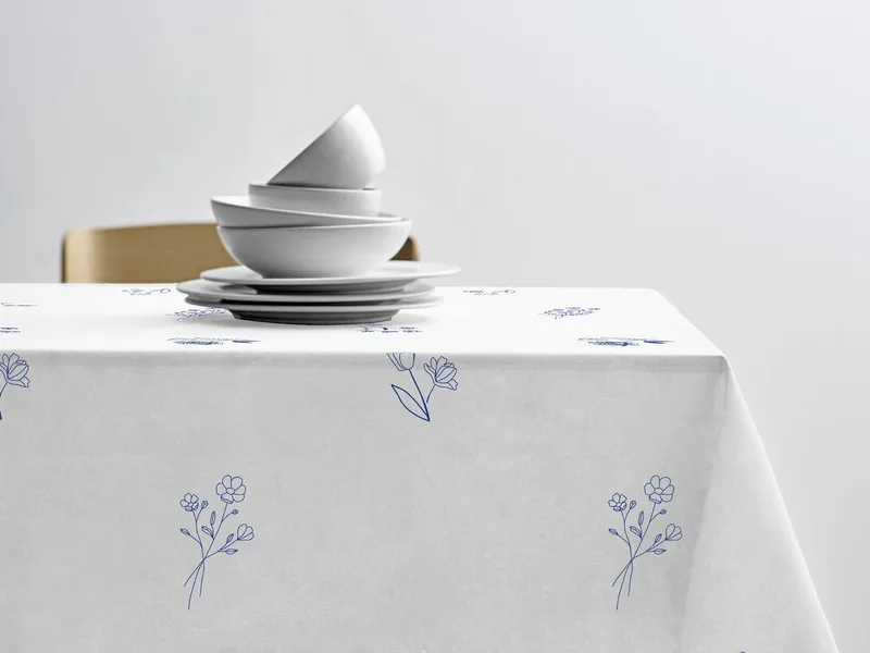 Charm Tafelkleed 140 x 270 cm van Södahl in White – productfoto