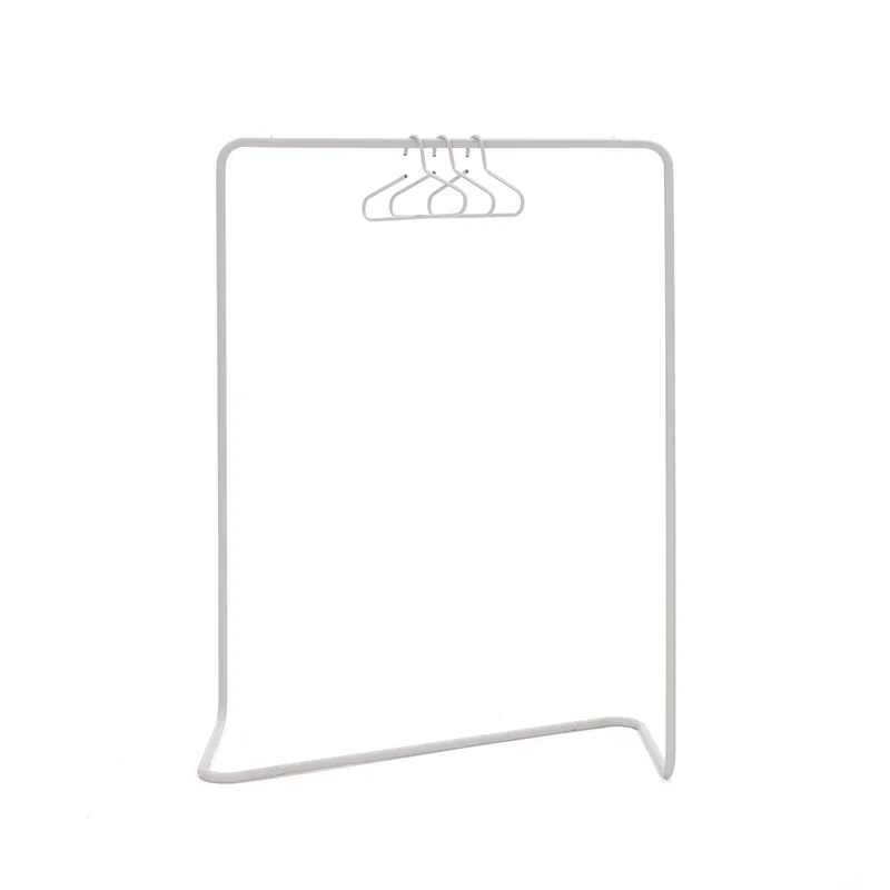 Hängender Kleiderständer - seidig-taupefarbener Stahl by Spinder Design – product photo