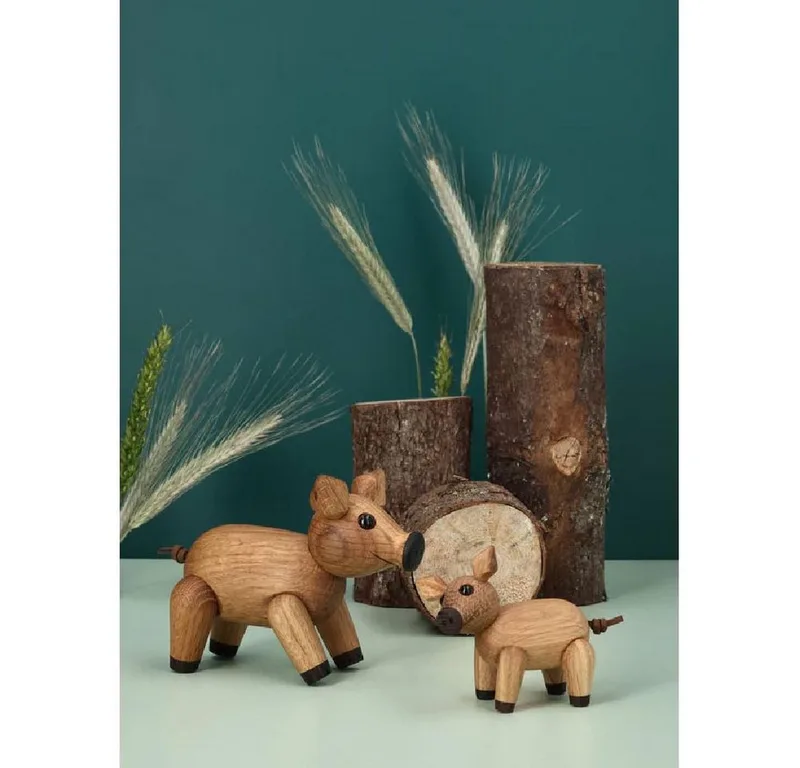 Wooden Figure Animal Pigg "Poppy” 31g H6.0xW4.2xL8.5cm (made in Vietnam) speelgoedfiguur kinderen en volwassenen by Spring Copenhagen in Oak – product photo 5 of 5