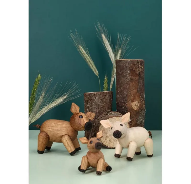 Wooden Figure Animal Pigg "Poppy” 31g H6.0xW4.2xL8.5cm (made in Vietnam) speelgoedfiguur kinderen en volwassenen by Spring Copenhagen in Oak – product photo 4 of 5