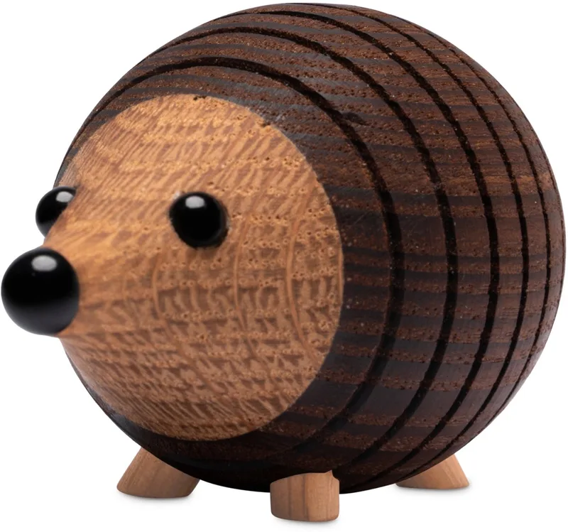Wooden Figure Animal Standing Hedgehog "Stick" 35g H4.3W5.5xL7.3cm (made in Vietnam) speelgoedfiguur kinderen en volwassenen fra Spring Copenhagen i Brun – produktbillede