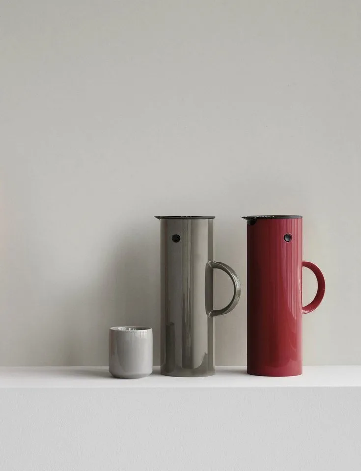 Isolierkanne, stelton Isolierkanne Thermoskanne EM77 Vol. 1 l van Stelton in Cherry red – productfoto 3 van 3
