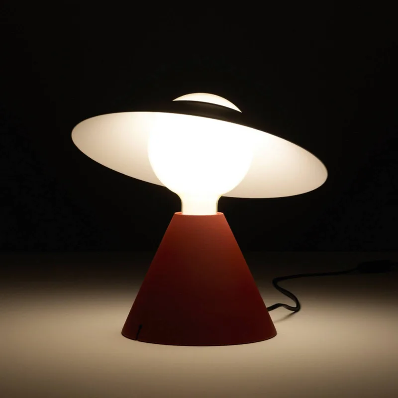 Fante LED tafellamp, 2.700 K, rood van Stilnovo in Rood gepoedercoat, wit (RAL 9010) – productfoto