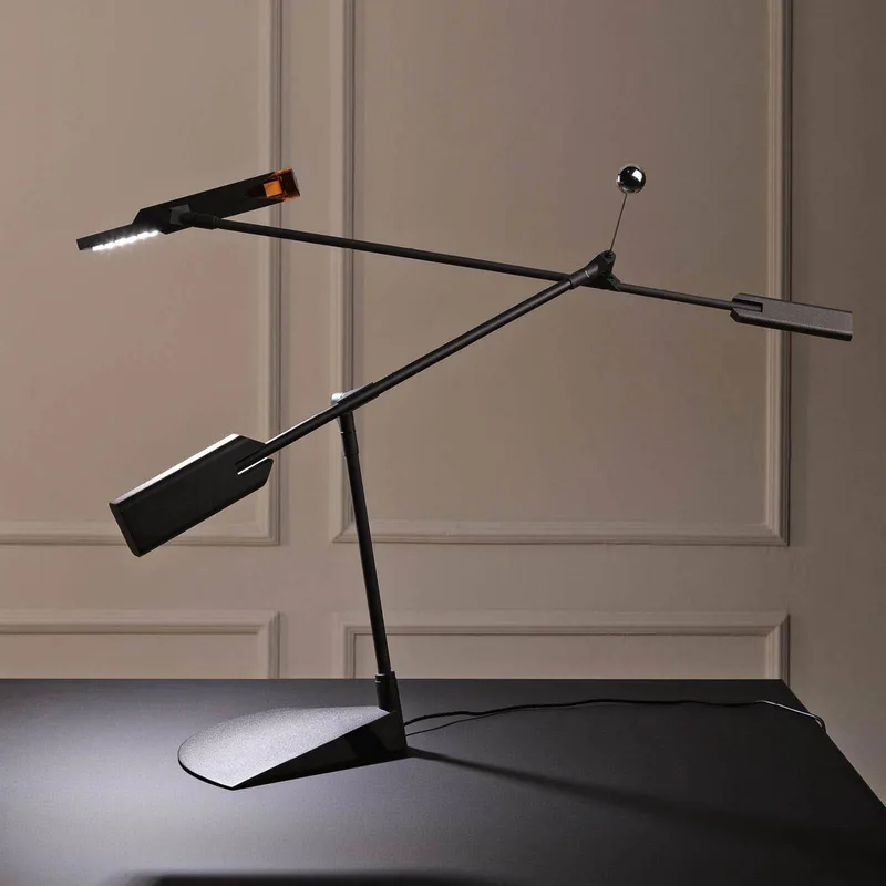 LED tafellamp Halley, uitsteek 100 cm by Stilnovo in Zwart – product photo