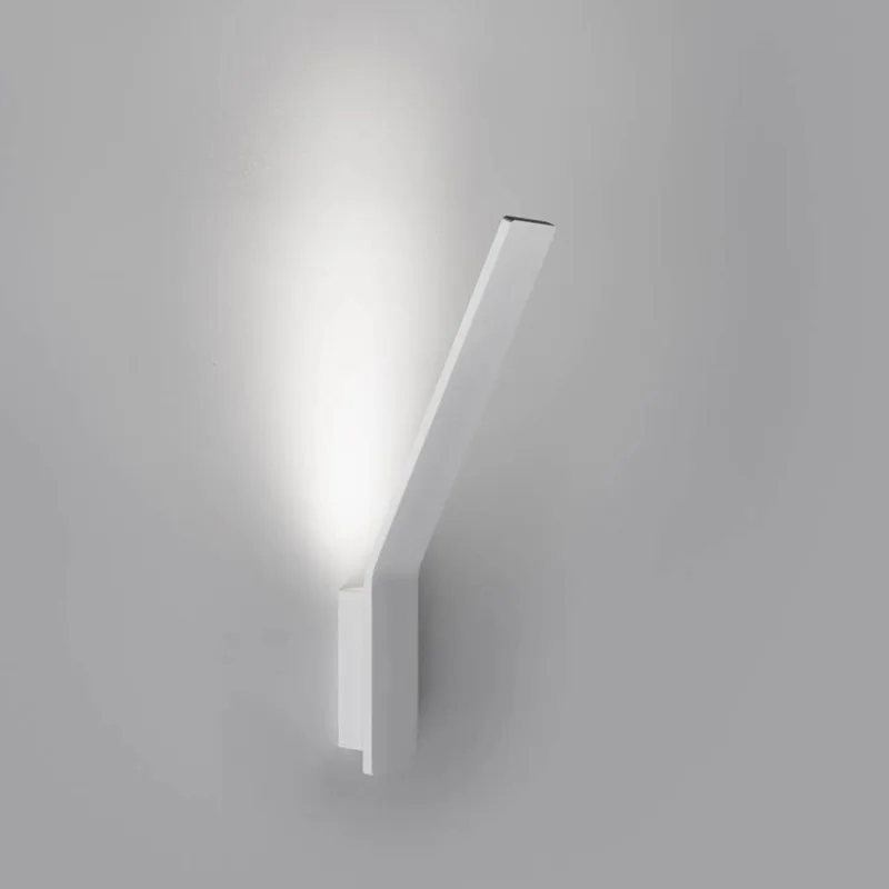 LED wandlamp Lama, 3.000 K, wit de Stilnovo en Signaalwit (RAL 9003) – photo du produit