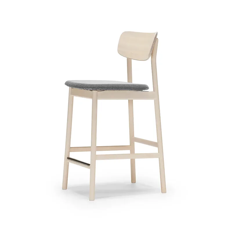 Prima Vista Barstuhl Stoff blues 9202 Braun/beige, helles matt lackiertes Birkenholzgestell von Stolab – Produktfoto