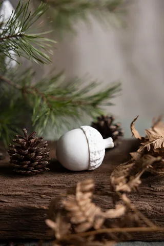 Dekofigur Eichel Keramik weiß Herbstdeko, Dekofigur aus Keramik by Storefactory – product photo 2 of 3