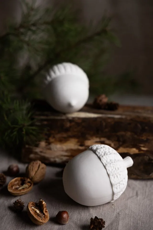 Dekofigur Eichel Keramik weiß Herbstdeko, Dekofigur aus Keramik by Storefactory – product photo 3 of 3