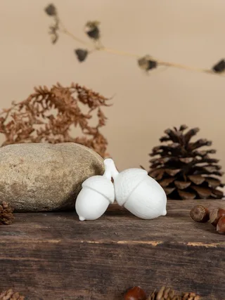 Dekoobjekt Deko-Eichel »Havndal« Keramikfigur Herbst- und Winterdekoration by Storefactory in White – product photo 1 of 2