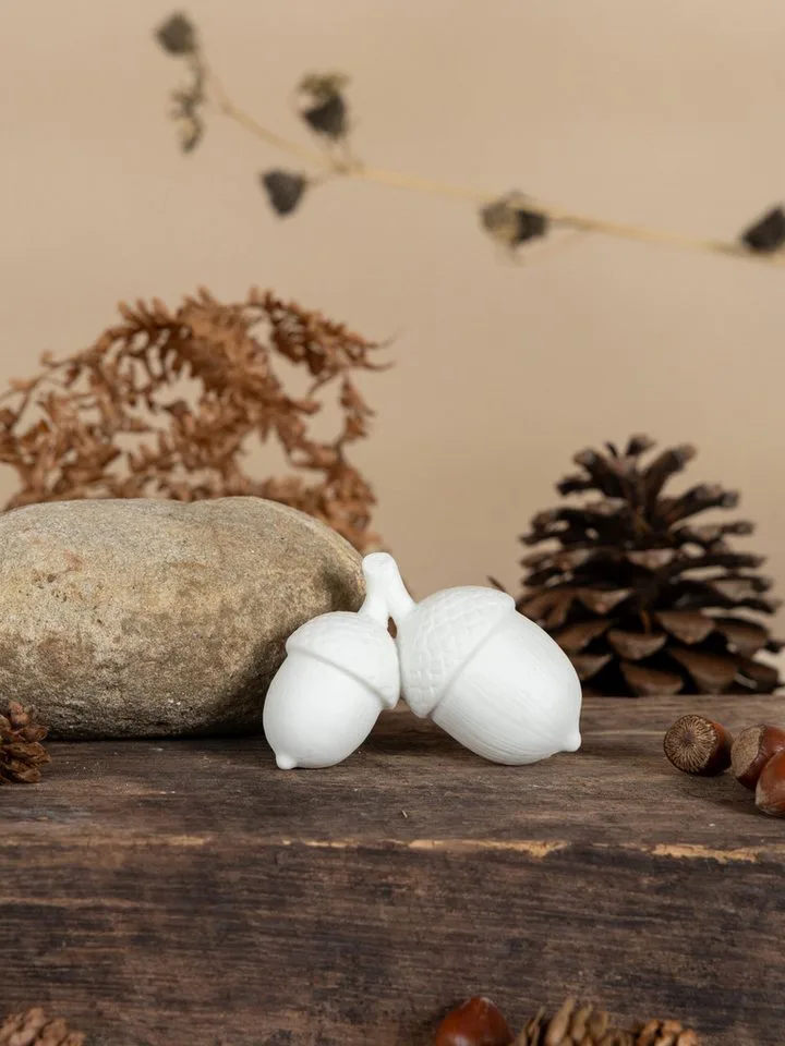 Dekoobjekt Deko-Eichel »Havndal« Keramikfigur Herbst- und Winterdekoration by Storefactory in White – product photo 1 of 2