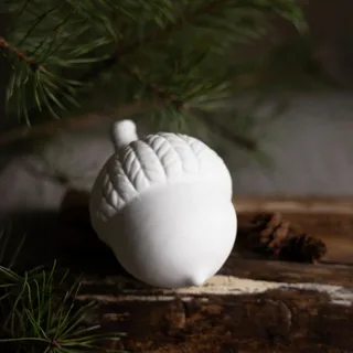 Dekoobjekt Eichel Vastansjö Herbstdeko in weiß by Storefactory – product photo 2 of 3