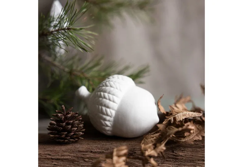 Dekoobjekt Eichel Vastansjö Herbstdeko in weiß by Storefactory – product photo 1 of 3