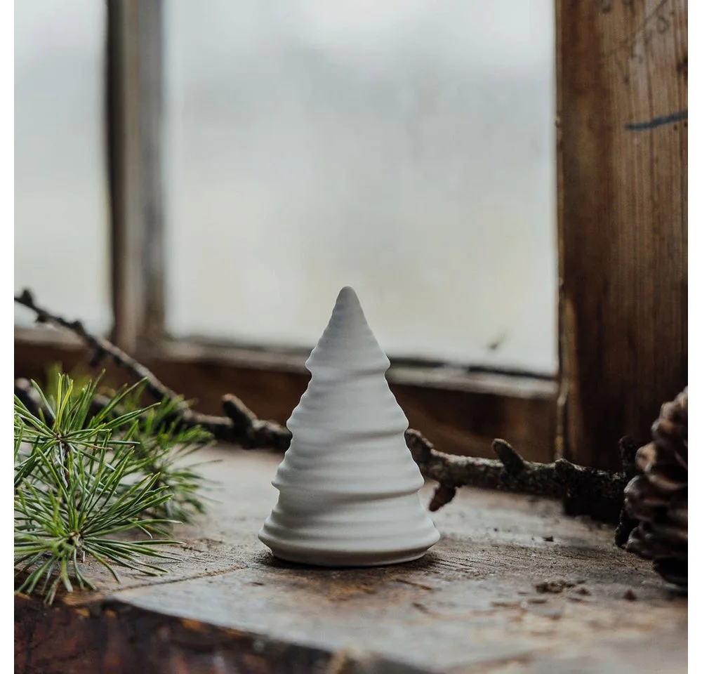 Dekoobjekt Weihnachtsbaum Skogshult aus Keramik in weiß van Storefactory – productfoto