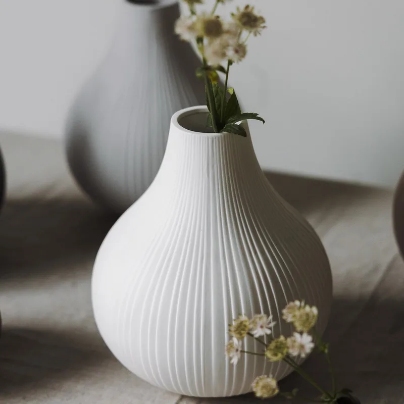 Scandinavia Keramieken vaas Ekenäs | 25 cm hoog by Storefactory in White – product photo