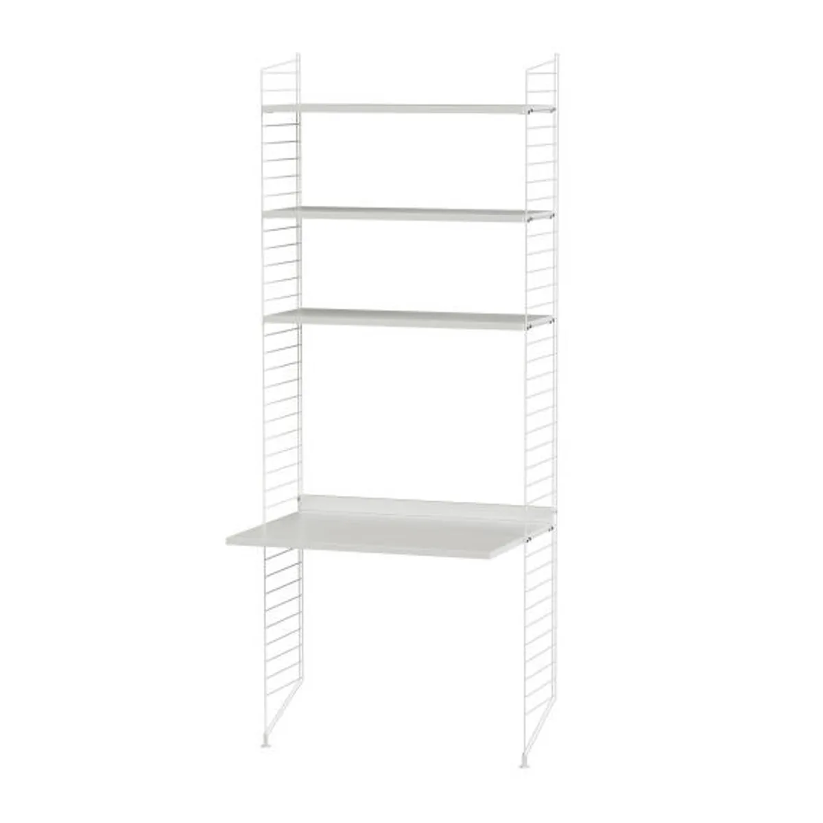 Wand-Schreibtisch String System - Weiß - mitteldichte bemalte Holzfaserplatte - Designer Nils Strinning von String Furniture – Produktfoto