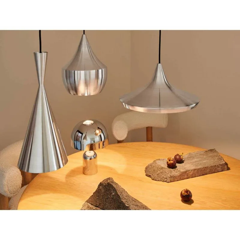 Beat Unbeaten Tall LED hanglamp van aluminium - Tom Dixon - Woonkamer de Tom Dixon – photo du produit
